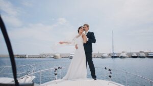 Wedding Entrances: Ideas for the Bride and Groom - Boat arrival